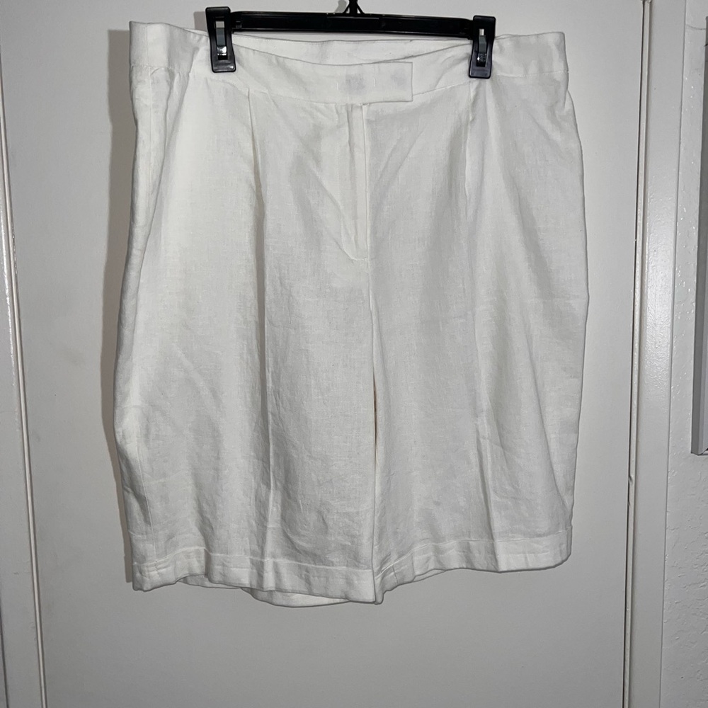 Anne Klein Off-White Linen Shorts